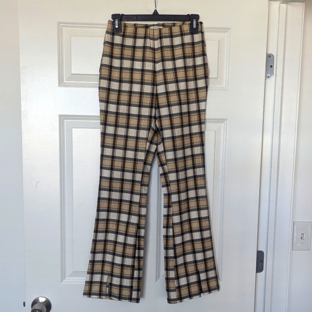 Plaid Women's Cropped Flare Pants!